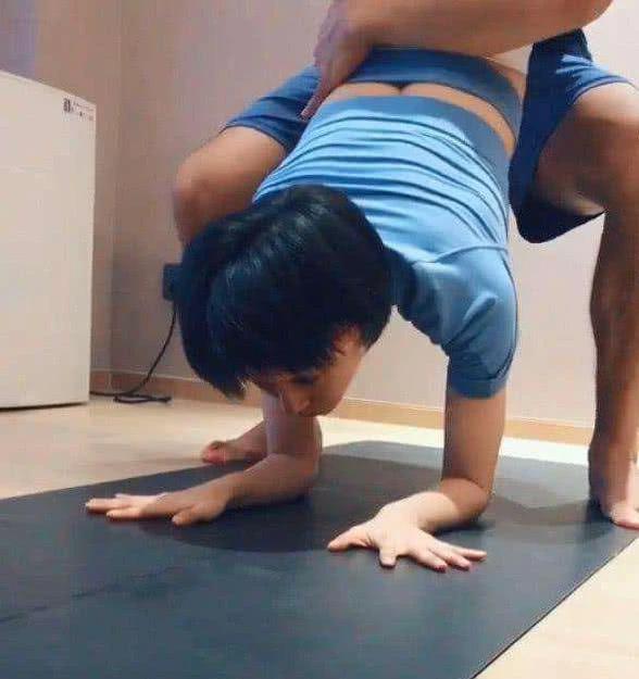 娱乐圈 健身 明星_健身狂魔女艺人_张天爱健身日常