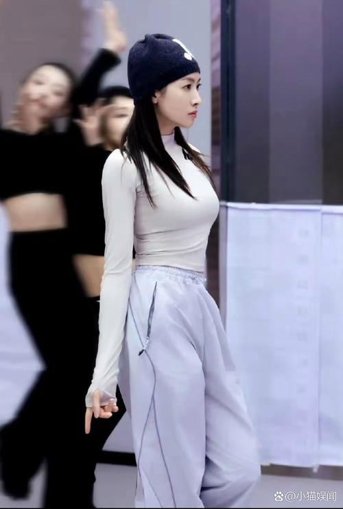 年轻美女明星性感图片_性感明星图片女生头像优雅_性感美女明星年轻图片高清