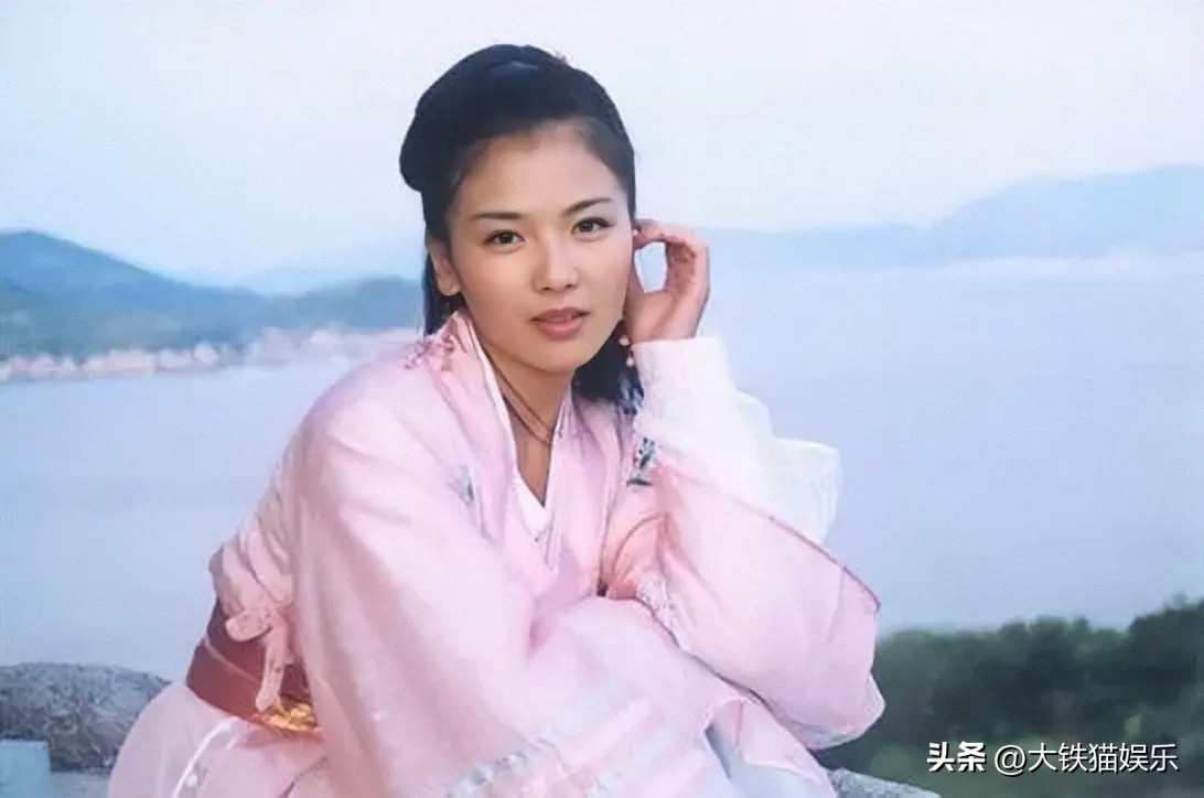 女明星黑发_皮肤黑的女明星_离开滤镜显黑的女明星